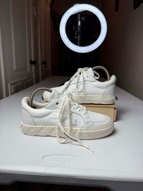 Off-White Vulcanized White Leather - EU 37 - US 7 women